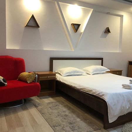 Charming And Intimate Getaway In Bucharest - Near Unirii Square Apartment Luaran gambar